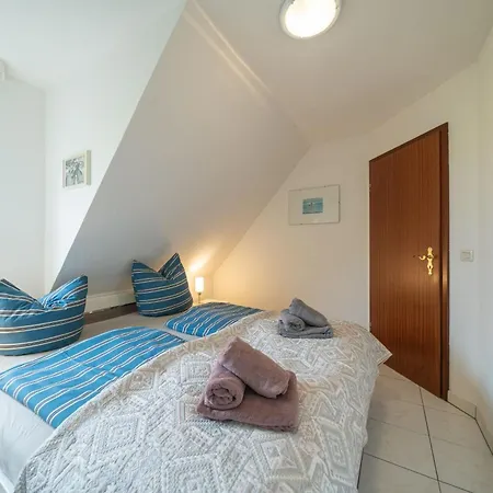 Huus Kloeoenbueddel Апартаменты Бюзум