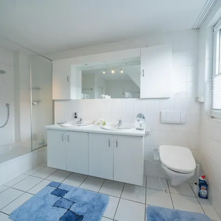 Апартаменты Huus Kloeoenbueddel