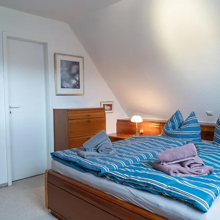 Апартаменты Huus Kloeoenbueddel Бюзум