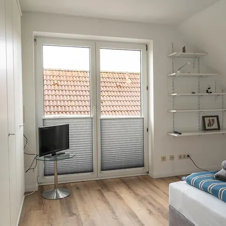 Апартаменты Huus Kloeoenbueddel *