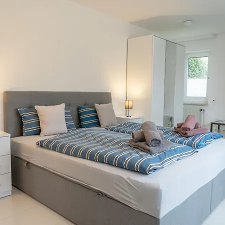 Апартаменты Huus Kloeoenbueddel *