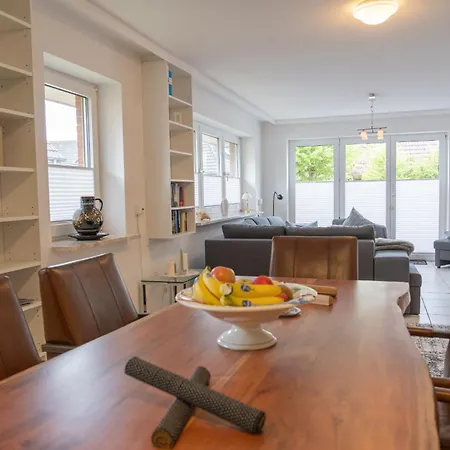 Апартаменты Huus Kloeoenbueddel Бюзум