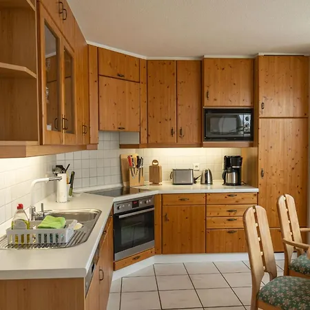 Huus Kloeoenbueddel * Бюзум