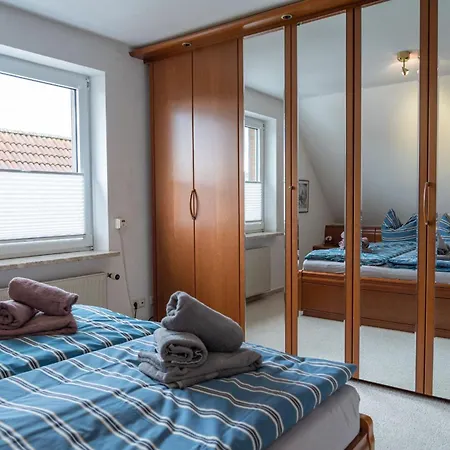 Апартаменты Huus Kloeoenbueddel Бюзум