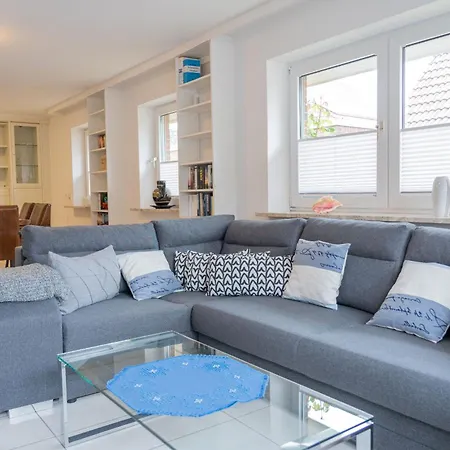 Huus Kloeoenbueddel * Бюзум